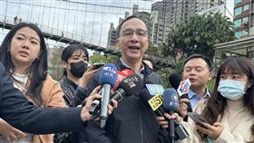 罷免民調有藍委陷苦戰 朱立倫：依不同狀況做加強國民黨主席朱立倫（中）9日出席紀念國父孫中山逝世100週年健行植樹活動受訪表示，黨內一直在做相關民調，最新民調顯示，不同意罷免比同意的比率高了約20個百分點。中央社記者劉冠廷攝  114年3月9日