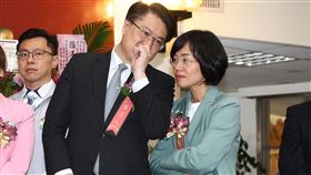 林右昌蘇巧慧互動（1）新北市議會民進黨團第4屆第3任黨團幹部交接典禮4日在新北市議會舉行，2026縣市長選戰黨內熱門人選民進黨秘書長林右昌（前左）與民進黨立委蘇巧慧（前右）同場出席，兩人互動引關注。中央社記者王騰毅攝  114年3月4日