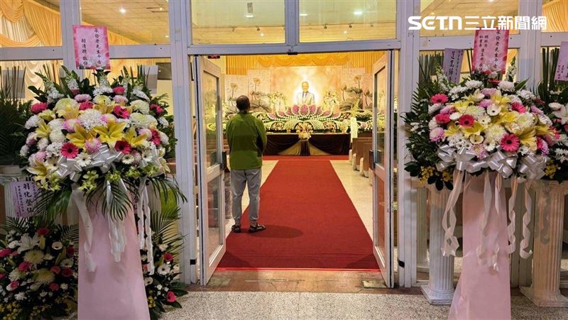 感念柯爸生前照顧！賴清德致電關心送花籃