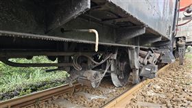 臺鐵今（10）突發生出軌事件。（圖／翻攝畫面）