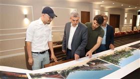 裘振宇帶領土耳其台灣中心專案經理瓦力、建築師勒抉以及其他員工拜訪尚勒烏爾法市長，尋求支持在當地建造第二座台灣中心。圖片來源：台灣中心吹哨者提供