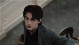 網友發現封殺何健麒的相關公告已默默刪除。（圖／翻攝自何健麒微博）