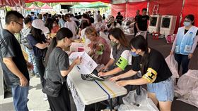 「舊鞋救命」台南場將招募900志工台南市政府與舊鞋救命協會將於28日至30日在安平區舉辦「舊鞋救命」台南場募集活動，預計招募900名志工協助整理。圖為上屆活動情形。（台南市政府提供）中央社記者楊思瑞台南傳真  114年3月10日