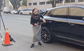 ▲周玉蔻「晶華緋聞案」烏龍爆料，被判刑1年半。高院首度開庭，被媒體問到是否會請求法官輕判，不發一語。（圖／翻攝畫面）