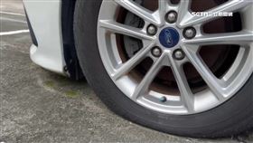 轎車停了1063天! 停車費破13萬 還長出青苔