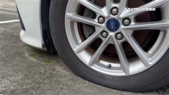 車停了1063天！停車費破13萬　還長出青苔