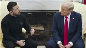 烏克蘭總統澤倫斯基（左）與美國總統川普（右）2月28日在白宮會面。（圖／美聯社／達志影像）