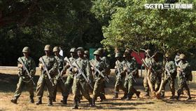 蔡英文總統今（23）日赴台中成功嶺視導義務役新兵入伍訓練接訓整備情形。（圖／記者邱榮吉攝影)