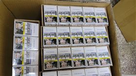 彰化檢警偵破偽製洋菸案  查扣1萬9000多支私菸彰化檢方30日宣布偵破私菸案，檢方查出，30歲黃男夥同34歲徐男等人今年4月起在彰化福興鄉及員林市租屋，設工廠製造、包裝假洋菸，檢警於現場查扣1萬9000多支私菸。（彰化地檢署提供）中央社記者吳哲豪傳真  111年11月30日