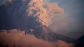 ▲瓜地馬拉火峰火山噴發，近300戶家庭疏散。（圖／達志影像／美聯社）