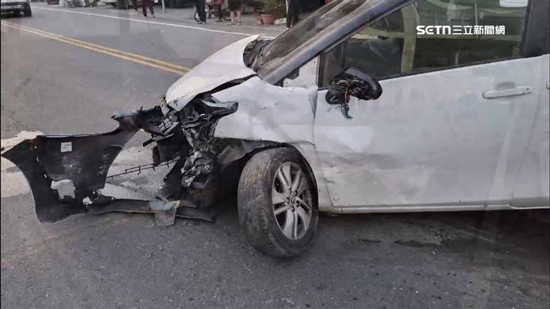 撞完民宅3人棄車落跑　鄰：疑逃逸移工