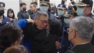 白營速PO柯奔喪片　黃國昌直播不忘扯政治