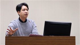 羅廷瑋出面回應，台大醫院沒有開診，何來看診？卻這樣子抹黑。（圖／翻攝自羅廷瑋臉書）