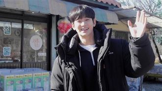 金秀賢帶女團成員去音樂節　親密互動流出