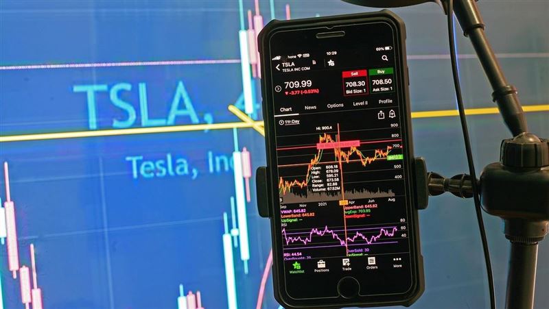 兄弟我挺你！川普：明早就去買特斯拉