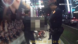 旅客輕軌帶腳踏車未折疊　撂英文嗆保全