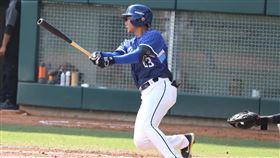 ▲富邦悍將楊閔貽敲出關鍵超前安。（圖／翻攝自富邦悍將臉書）