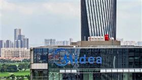 儘管美的集團嚴令禁止員工加班，但實際上就是讓員工將「工作帶回家」繼續完成。（圖／擷取自微博）