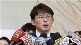 柯文哲父親告別式　黃國昌：因父喪不便到場致意前民眾黨主席柯文哲父親柯承發病逝，將於10日舉辦告別式。民眾黨主席黃國昌（圖）9日表示，自己因父喪不方便到場致意，已責成民眾黨秘書長周榆修與黨部一級主管召開準備會議，希望告別式圓滿順利，民眾黨會用最實際行動支持柯文哲及其家人。中央社記者張皓安攝  114年3月9日