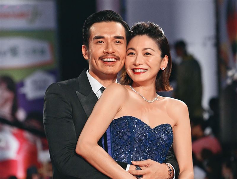 楊一展（左）、江祖平（右）2015年金鐘獎合體走紅毯。（圖／東方IC）