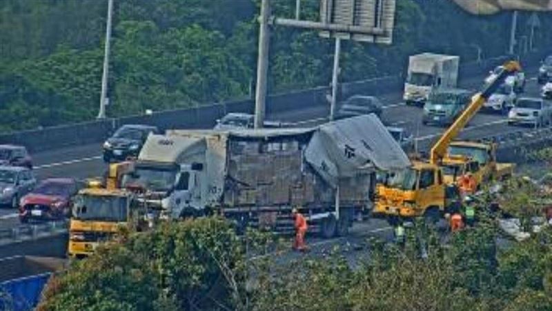 新／國道4車追撞…貨車慘遭脫皮！堵9公里