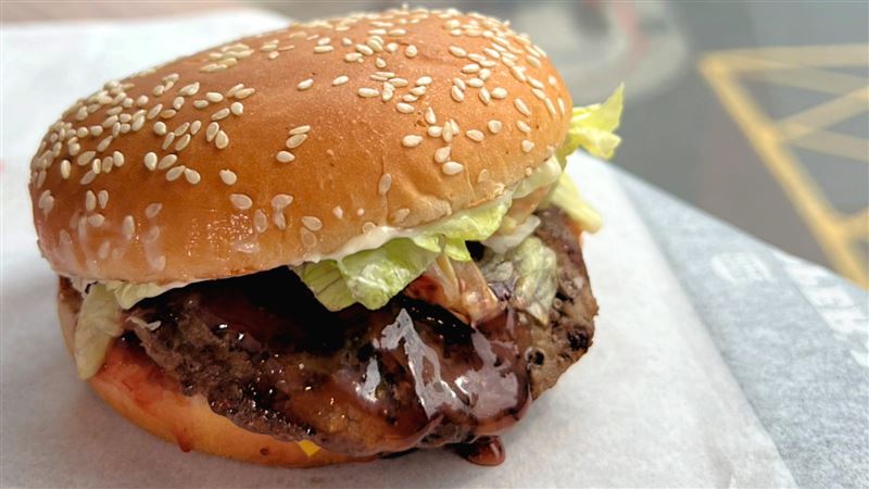 你莓看錯！草莓漢堡、冰炫風限時開賣