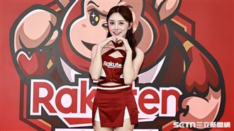 ▲樂天女孩若潼展示新應援服。（圖／記者劉彥池攝影）