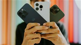 iOS系統更新、蘋果手機、APPLE、iPhone 示意圖／pexels