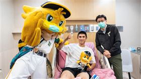 ▲台鋼雄鷹陳文杰順利出院。（圖／翻攝自台鋼雄鷹官方FB）