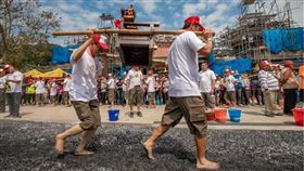 ▲過火畫面。（圖／翻攝自芝山巖惠濟宮粉絲專頁）