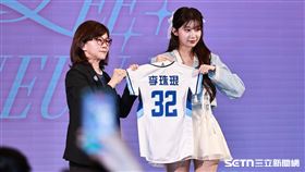▲李珠珢加盟Fubon Angels媒體見面會，背號選擇32號。（圖／記者劉彥池攝影）