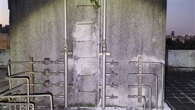 新北地檢署職務宿舍，全棟共有8顆水表遭竊。（圖／翻攝畫面）