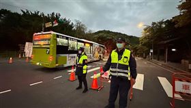 陽明山第一公墓交通管制。（圖／警方提供）