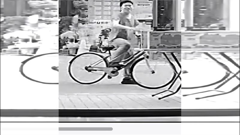 小心「被噴到」！掏鳥手速30秒…正面照曝