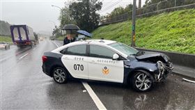 警車,打滑,自撞,國道,國1,車禍,東勢分局（圖／翻攝畫面）