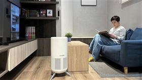 霧霾空汙好發季節，使用空氣清淨機濾除空氣中懸浮微粒及有害氣體，維護居家空氣品質。（圖／品牌業者提供）