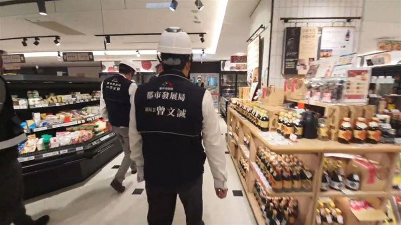 台中新光今開放領貨　櫃姐急奔超市內部曝