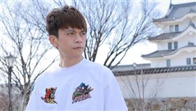 蔡阿嘎踩空樓梯摔傷。（圖／翻攝自蔡阿嘎臉書）