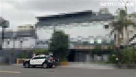 19歲男子陳屍房內，蓋棉被呈現睡姿，房務叫不醒才發現死亡。（圖／翻攝畫面）