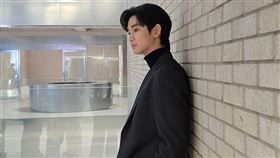 金秀賢在金賽綸15歲時曾交往6年，被指控是壓垮女方的最後一根稻草。（圖／翻攝自金秀賢IG）