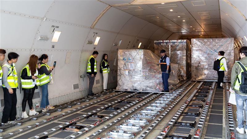 危險物、醫藥品都能運　直擊747貨機內部