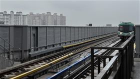 高捷岡山站高架段隔音牆完工高雄捷運岡山站6月30日通車，市府捷運局於高架段全線增設隔音牆，以降低捷運行駛產生的行車噪音。（高雄市捷運局提供）中央社記者蔡孟妤傳真  113年12月23日