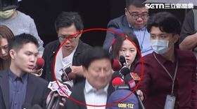 傅崐萁受訪踉蹌差點滑倒