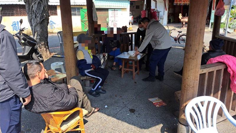 婆媽土地公廟前聚賭！「十八啦」賺買菜金