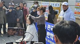 ▲南韓,抗議,剃髮,尹錫悅。（圖／翻攝自X平台 @hosootbghz）