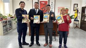 心疼清寒學童！攜手警友站長捐100包白米