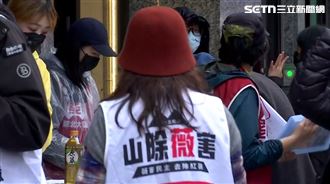 下暴雨罷免王鴻薇！人潮曝　民眾嗆她親共