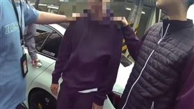 三重劣男落網後，還被警方搜出毒品。（圖／警方提供）