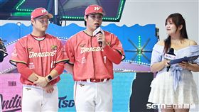 ▲中職36年開季團圓大辦桌，味全龍球員陳子豪（中）出席。（圖／記者劉彥池攝影）