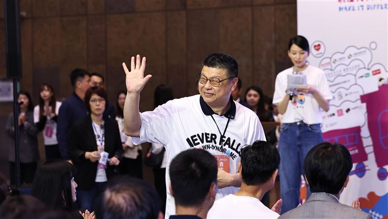 服務台鐵40年　杜微：想多留時間給家人